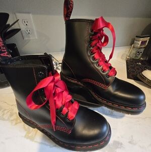 Dr Marten 1460 Boots With Contrast  Red Stitching. Hard To Find. Women Size 8